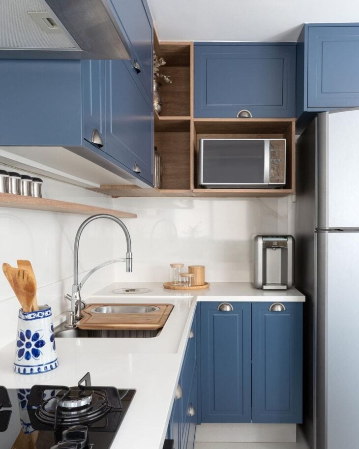 Foto de armario de cozinha azul 42 - 44