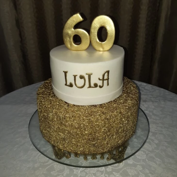 Foto de bolo de 60 anos 42 - 45