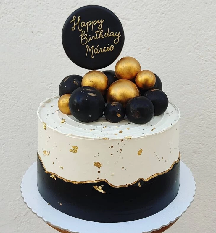 Foto de bolo preto e dourado 2 - 5