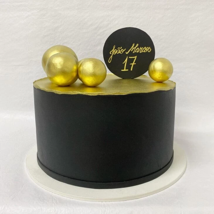 Foto de bolo preto e dourado 27 - 30