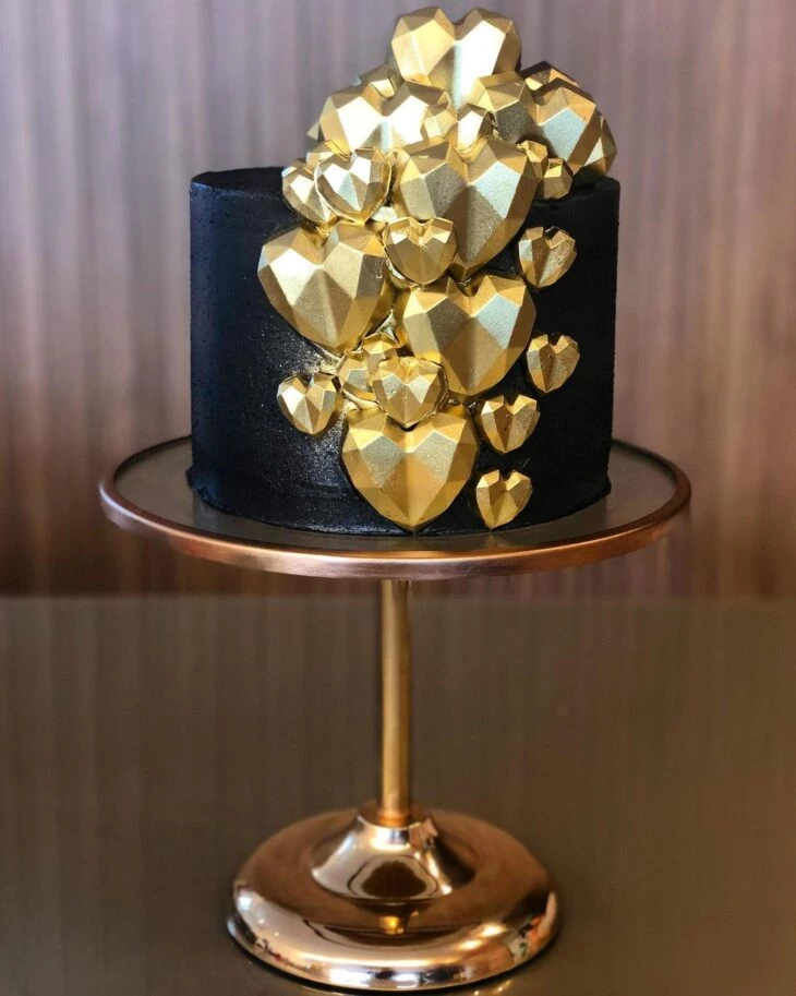 Foto de bolo preto e dourado 3 - 6