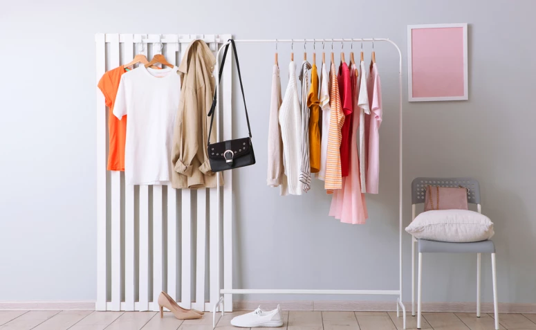 65 ideias de arara de roupas para quarto para arrasar na organização
