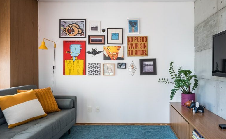 Quadros para sala pequena: 30 formas de decorar com muita arte