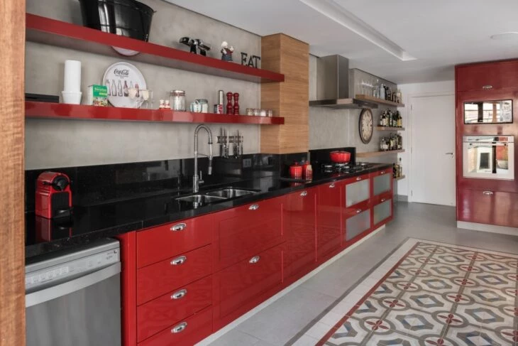 Foto de cozinha vermelha e preta 2 - 2