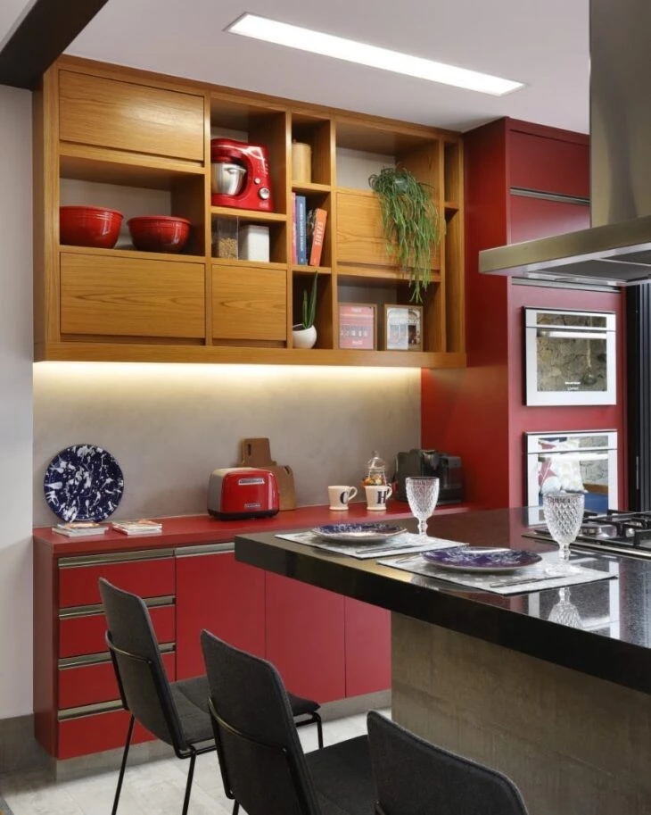 Foto de cozinha vermelha e preta 22 - 22