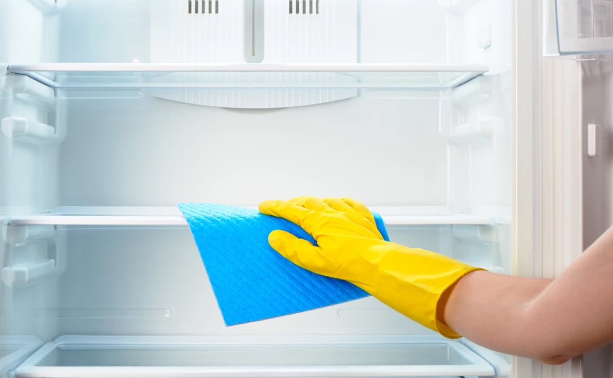 5 truques de como tirar cheiro de geladeira e evitar odores