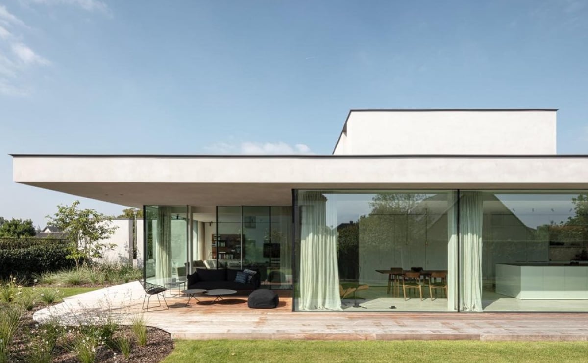 Casas de vidro: projetos que unem interior e exterior